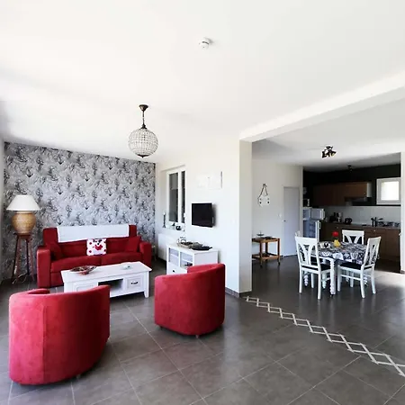 Les Hirondelles Apartment *